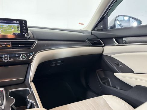 Used 2020 Honda Accord Touring image 29