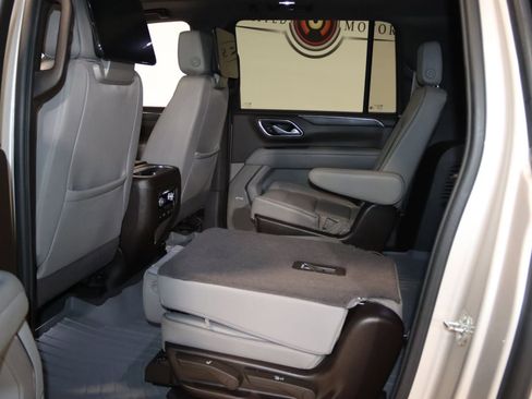 Used 2023 GMC Yukon XL SLT w/ SLT Premium Package AWD/4WD image 65
