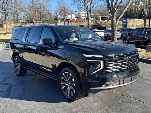 New 2026 Chevrolet Suburban High Country image 3