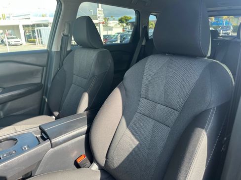 Used 2025 Nissan Rogue SV FWD image 29
