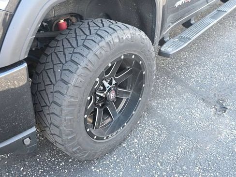 Used 2020 GMC Sierra 2500 AT4 w/ AT4 Premium Package AWD/4WD image 11