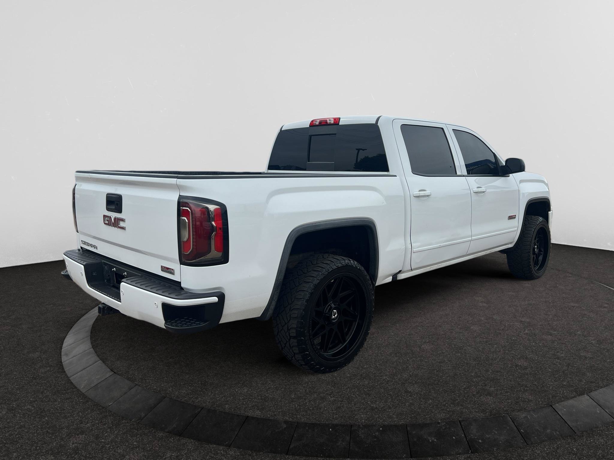 Used 2017 GMC Sierra 1500 SLT AWD/4WD image 6