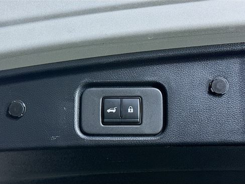 Used 2025 Nissan Pathfinder SV FWD image 30