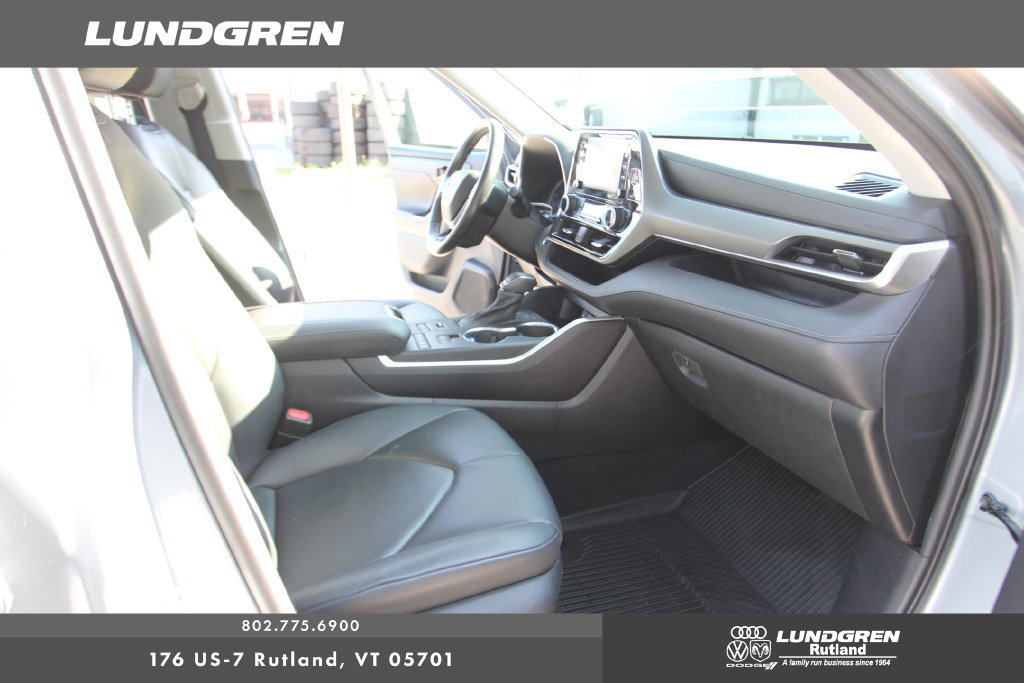 Used 2021 Toyota Highlander XLE AWD/4WD image 16