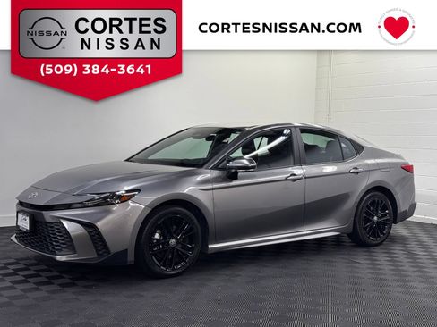 Used 2025 Toyota Camry SE w/ Convenience Package AWD/4WD image 1