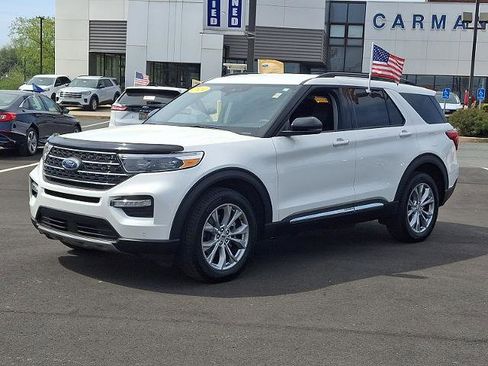 Certified 2024 Ford Explorer XLT w/ Equipment Group 202A image 3