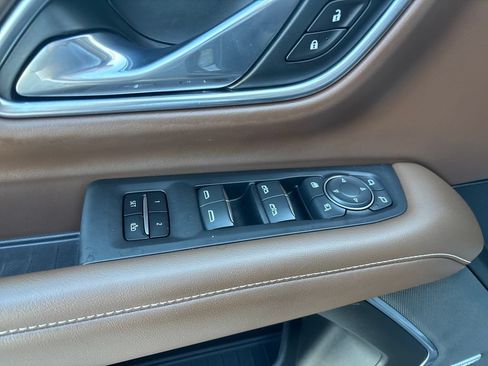 Used 2021 Chevrolet Suburban High Country w/ Premium Package AWD/4WD image 13