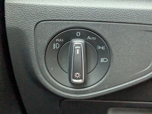 Used 2019 Volkswagen Atlas SE w/ Towing Package AWD/4WD image 16