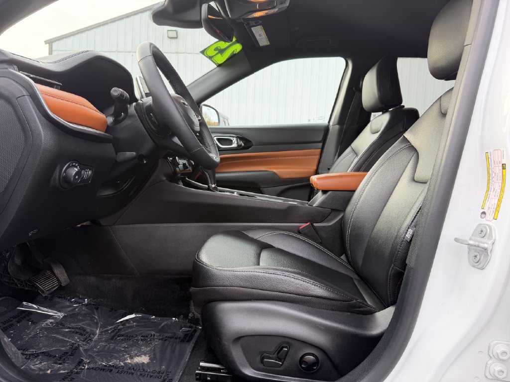 Used 2025 Jeep Compass Limited AWD/4WD image 18