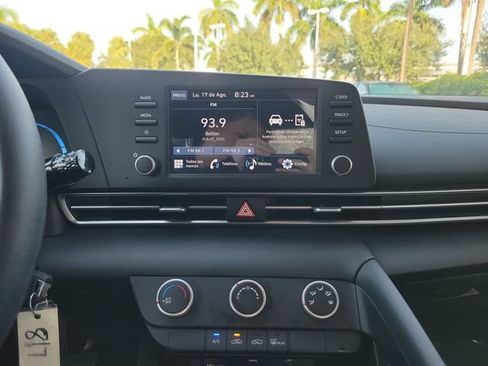 Used 2025 Hyundai Elantra SE FWD image 17
