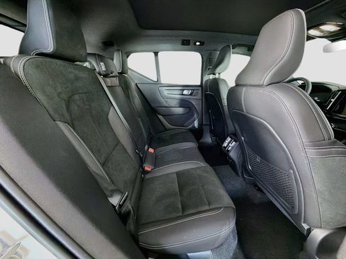 Certified 2023 Volvo XC40 B5 Plus w/ Protection Package Premier AWD/4WD image 28