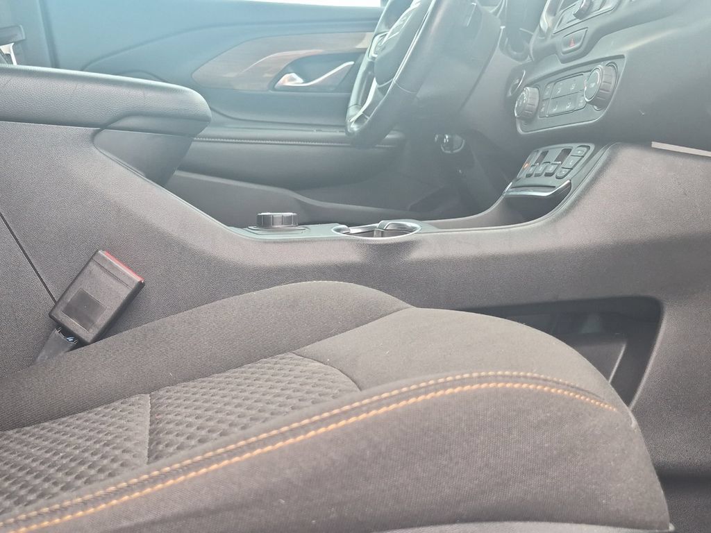 Used 2020 GMC Terrain SLE w/ Elevation Edition FWD image 15