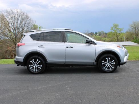 Used 2016 Toyota RAV4 LE image 2