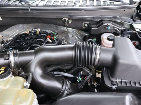 Used 2019 Ford Expedition XLT w/ Equipment Group 202A AWD/4WD image 41