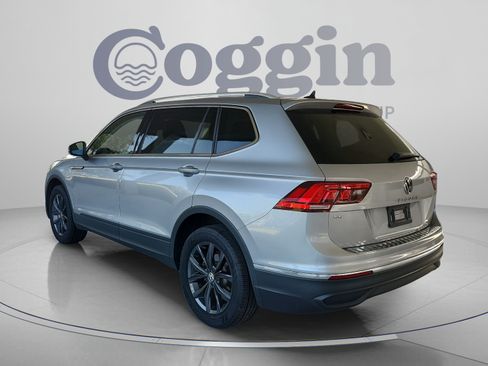 Used 2023 Volkswagen Tiguan SE FWD image 3