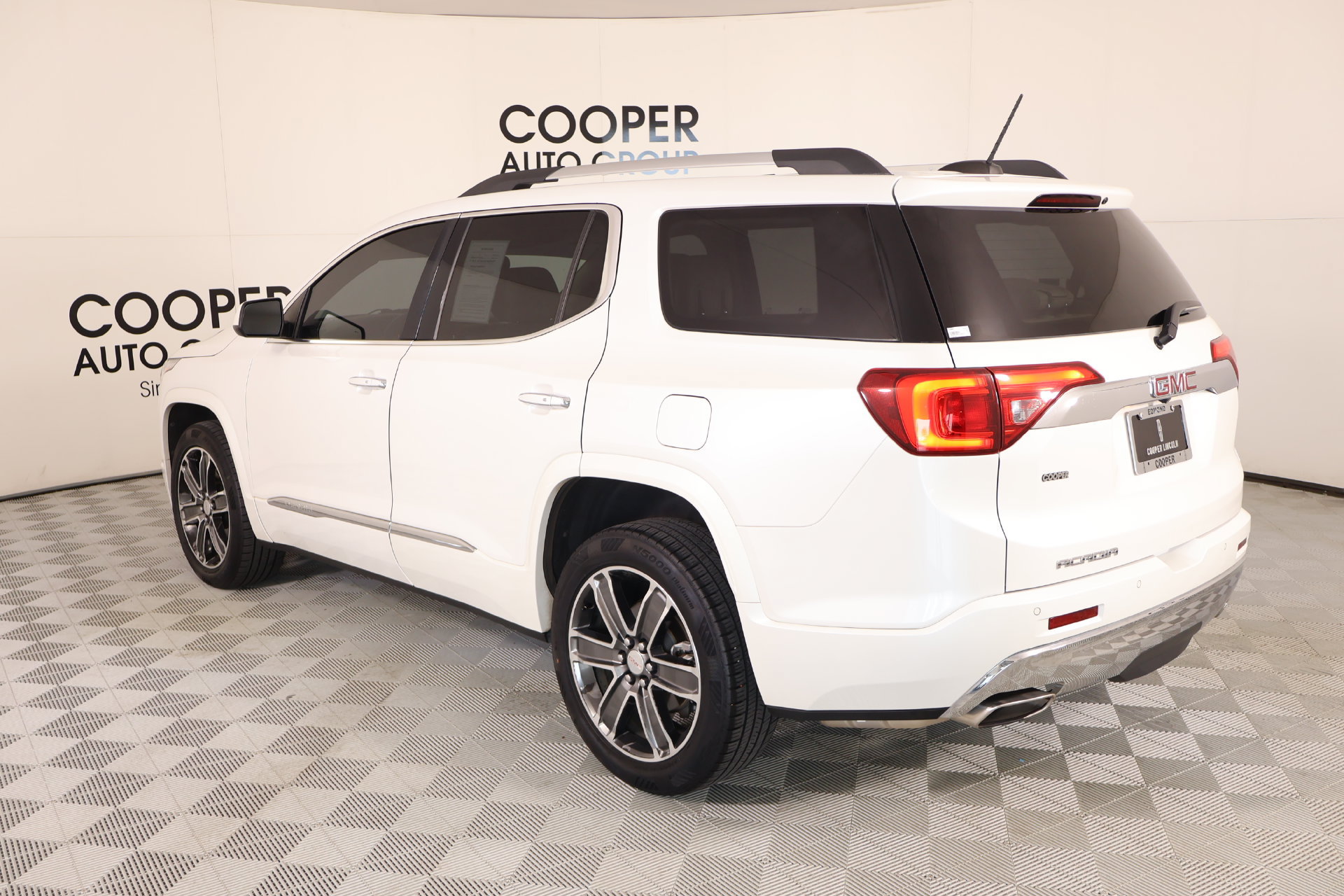 Used 2019 GMC Acadia Denali FWD image 24