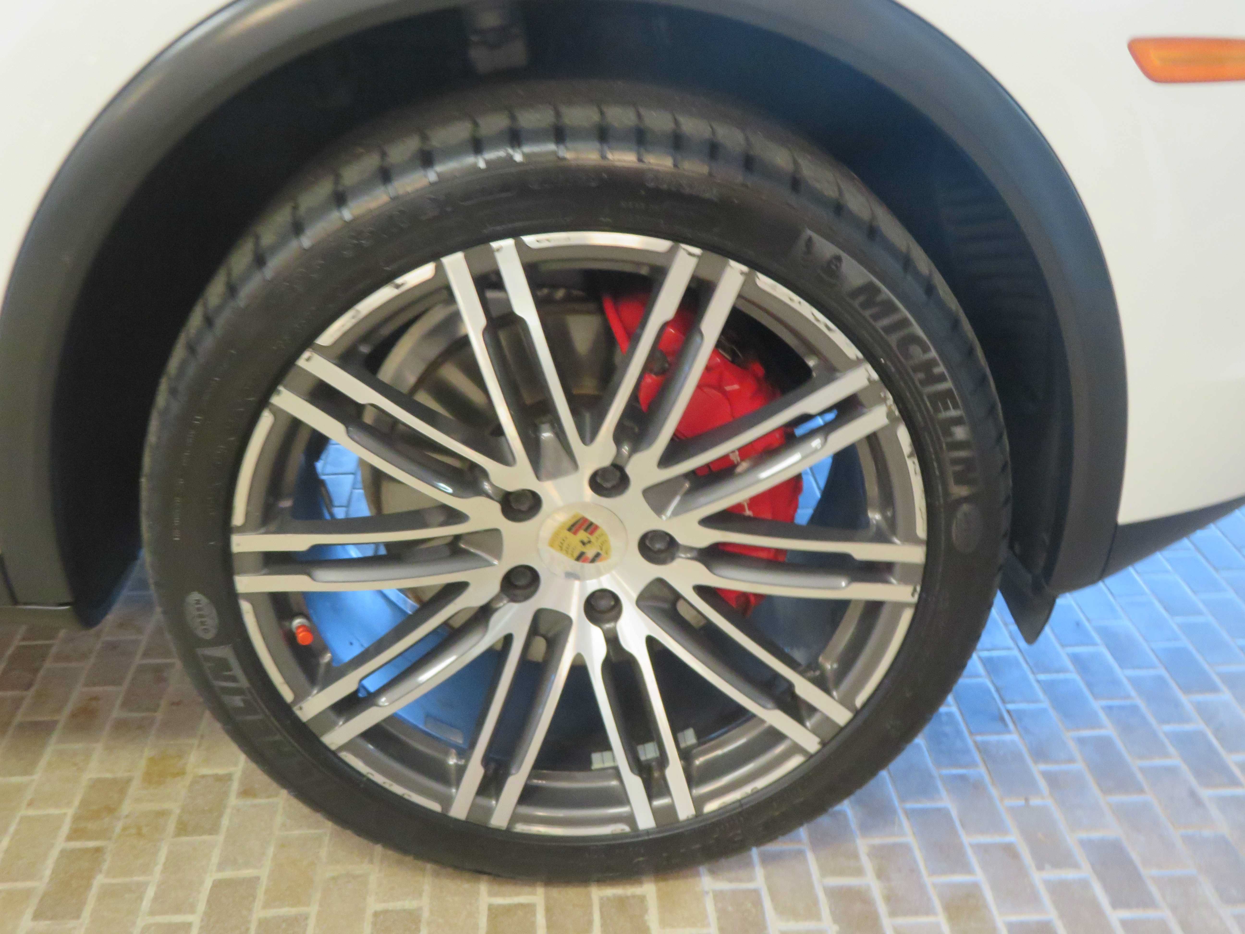 Used 2015 Porsche Cayenne S AWD/4WD image 10