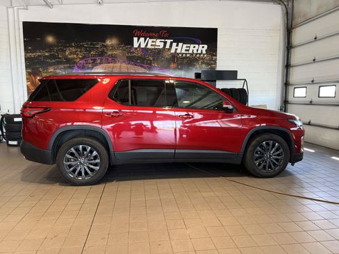 Used 2023 Chevrolet Traverse RS AWD/4WD image 11