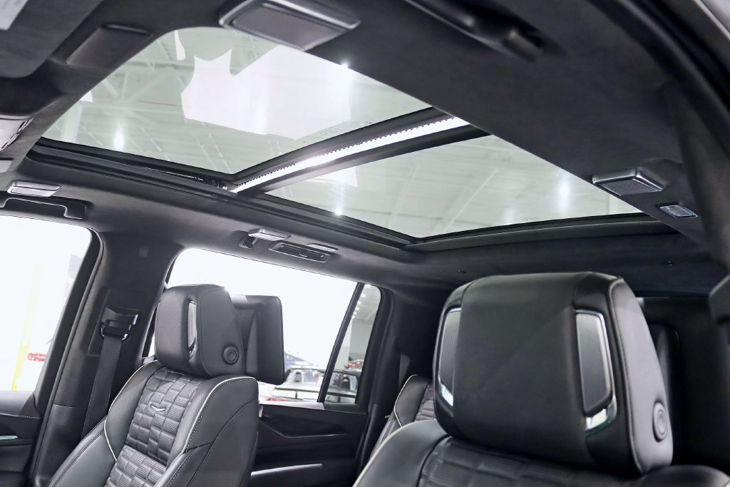 Used 2023 Cadillac Escalade ESV V w/ LPO, ONYX Package AWD/4WD image 37