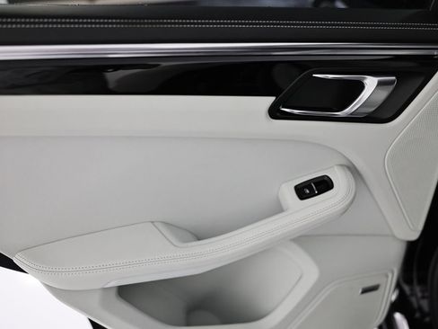 Certified 2026 Porsche Macan AWD/4WD image 26