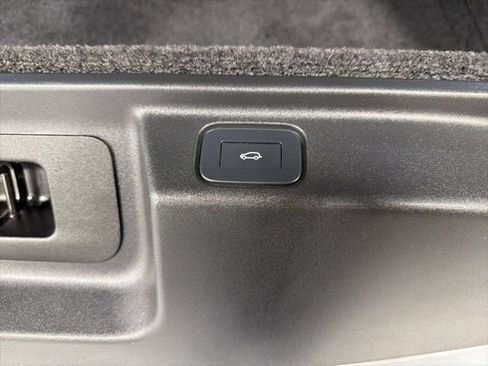 Used 2024 Land Rover Range Rover SE image 45