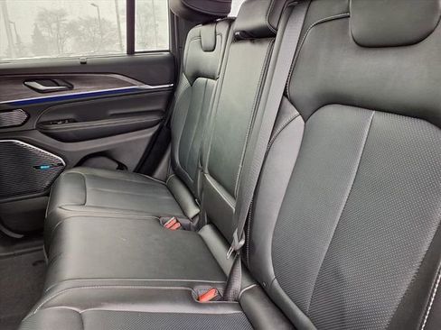 Used 2022 Jeep Grand Cherokee Overland w/ Advanced Protech Group III image 7