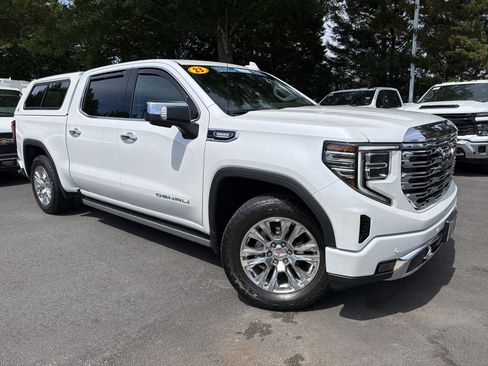 Used 2023 GMC Sierra 1500 Denali w/ Technology Package AWD/4WD image 2