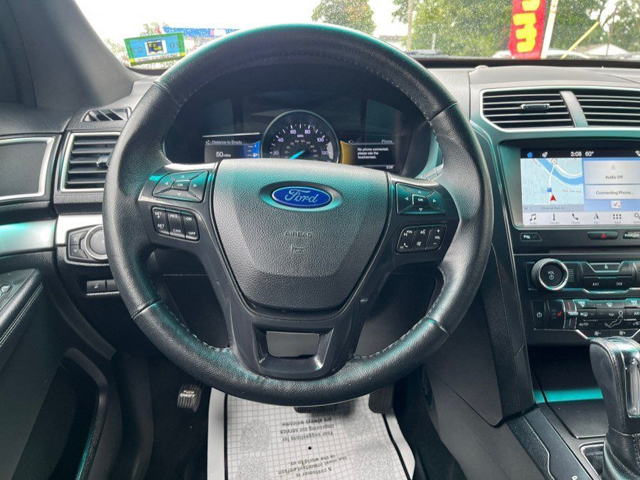 Used 2017 Ford Explorer XLT w/ Equipment Group 202A AWD/4WD image 18