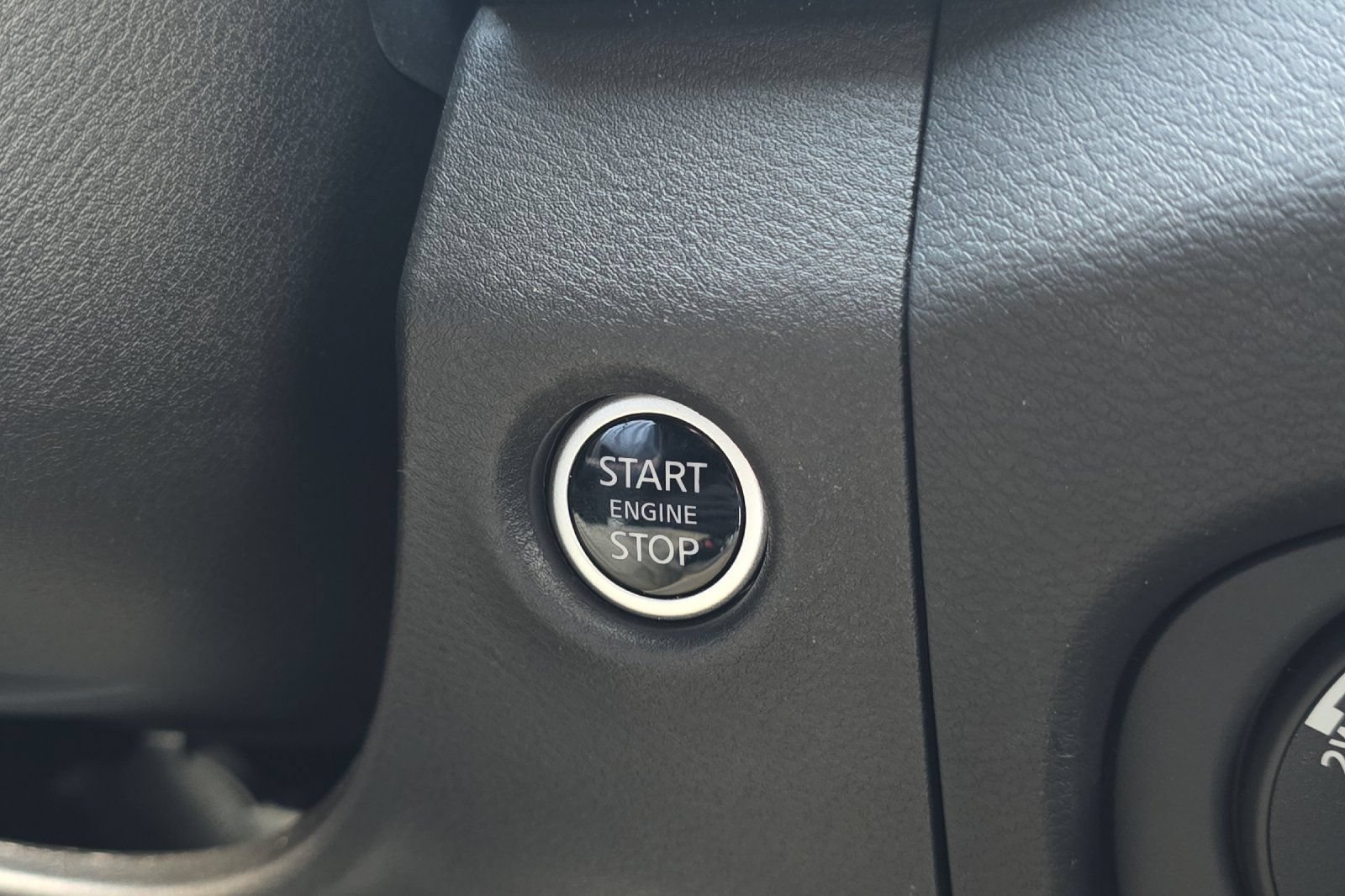 Used 2024 Nissan Frontier PRO-4X w/ Technology Package AWD/4WD image 19