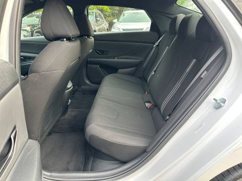 Certified 2025 Hyundai Elantra SEL FWD image 15
