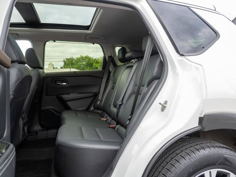 Used 2023 Nissan Rogue SV w/ SV Premium B Package AWD/4WD image 18