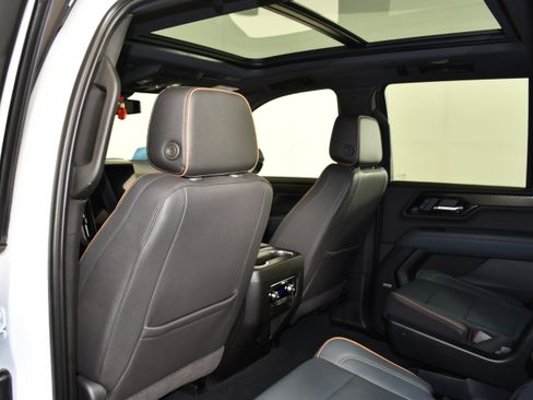 Used 2025 GMC Yukon AT4 AWD/4WD image 50