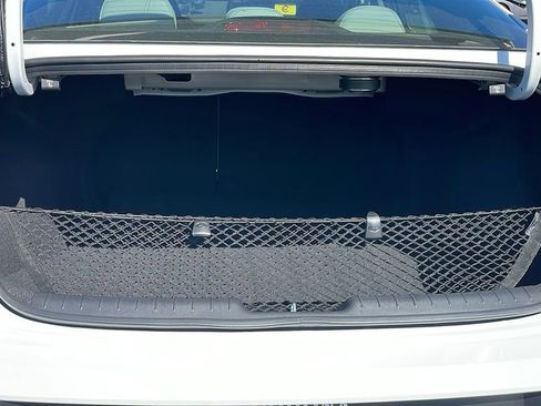 New 2025 Hyundai Elantra Limited image 31