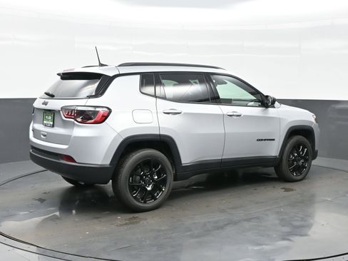 New 2026 Jeep Compass Latitude AWD/4WD image 8