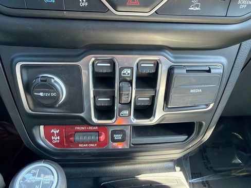 Used 2023 Jeep Wrangler Unlimited Rubicon 4xe w/ Cold Weather Group AWD/4WD image 30
