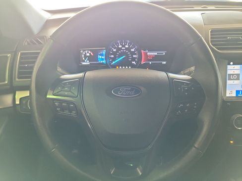 Used 2019 Ford Explorer XLT w/ Equipment Group 202A FWD image 20