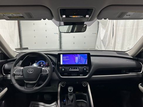Used 2025 Toyota Grand Highlander AWD image 43