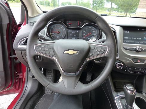 Used 2017 Chevrolet Cruze LT w/ Convenience Package FWD image 22