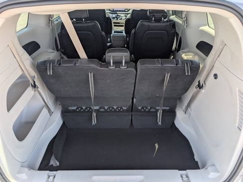 Used 2024 Chrysler Pacifica Touring-L FWD image 14