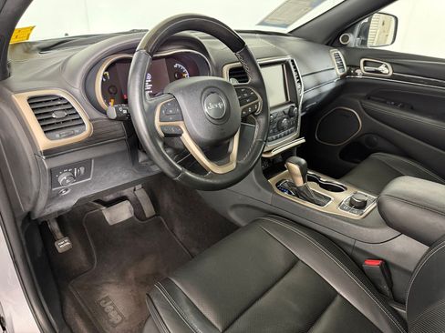 Used 2016 Jeep Grand Cherokee Overland w/ Advanced Technology Group AWD/4WD image 3