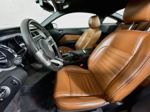 Used 2013 Ford Mustang Premium RWD image 3