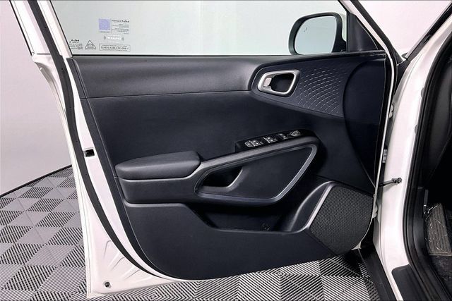 Used 2025 Kia Soul EX FWD image 24