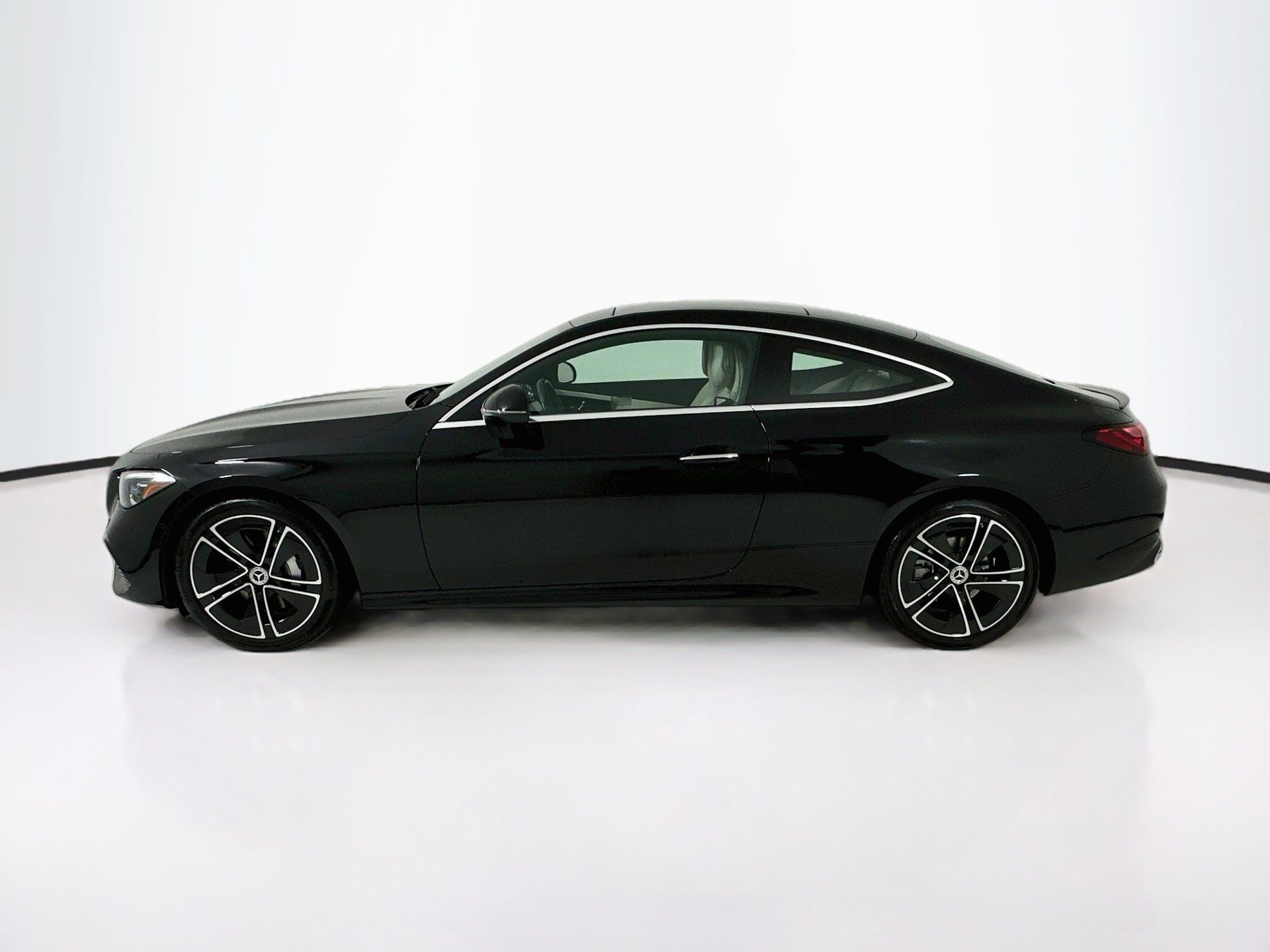 Certified 2024 Mercedes-Benz CLE 300 4MATIC Coupe image 5