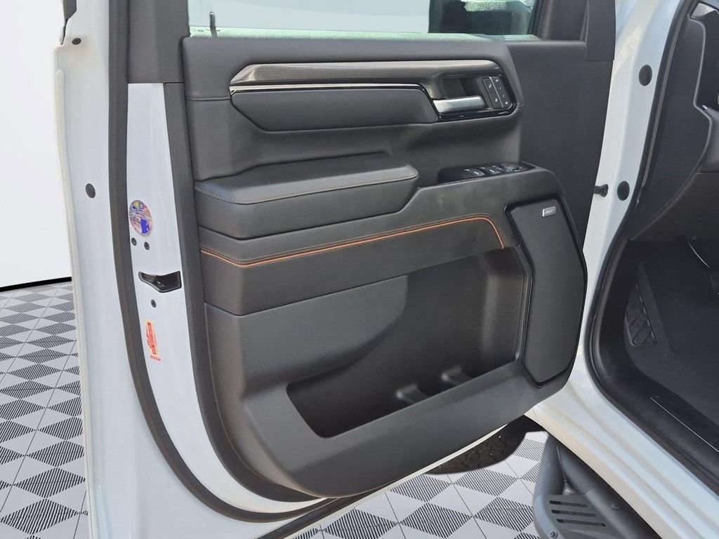 Used 2024 GMC Sierra 3500 AT4 w/ Technology Package AWD/4WD image 10