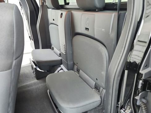 Used 2025 Nissan Frontier SV image 31