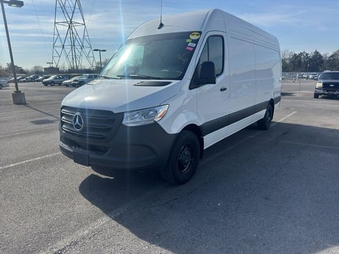 Used 2025 Mercedes-Benz Sprinter 2500 image 2