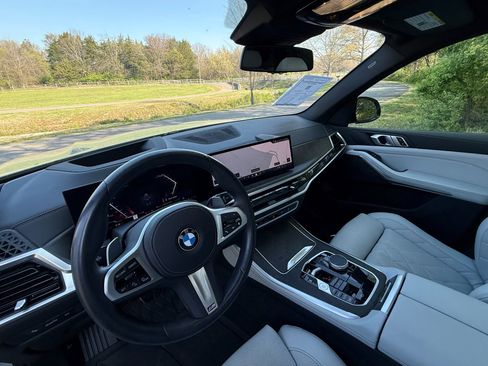 Used 2025 BMW X5 xDrive40i w/ M Sport Package image 49