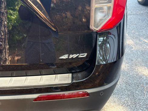 Used 2023 Ford Explorer XLT w/ Equipment Group 202A AWD/4WD image 8
