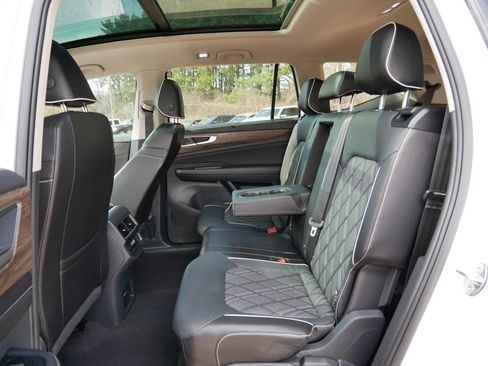 Used 2024 Volkswagen Atlas SEL Premium R-Line image 11