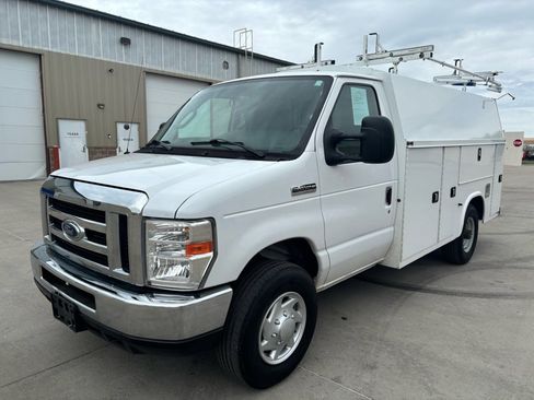 Used 2019 Ford E-350 and Econoline 350 Super Duty w/ Power Windows & Locks Group RWD image 7